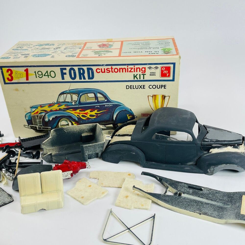 AMT 1940 Ford Deluxe Coupe 3-in-1 Customizing Model Car Kit 1/25 Scale 140